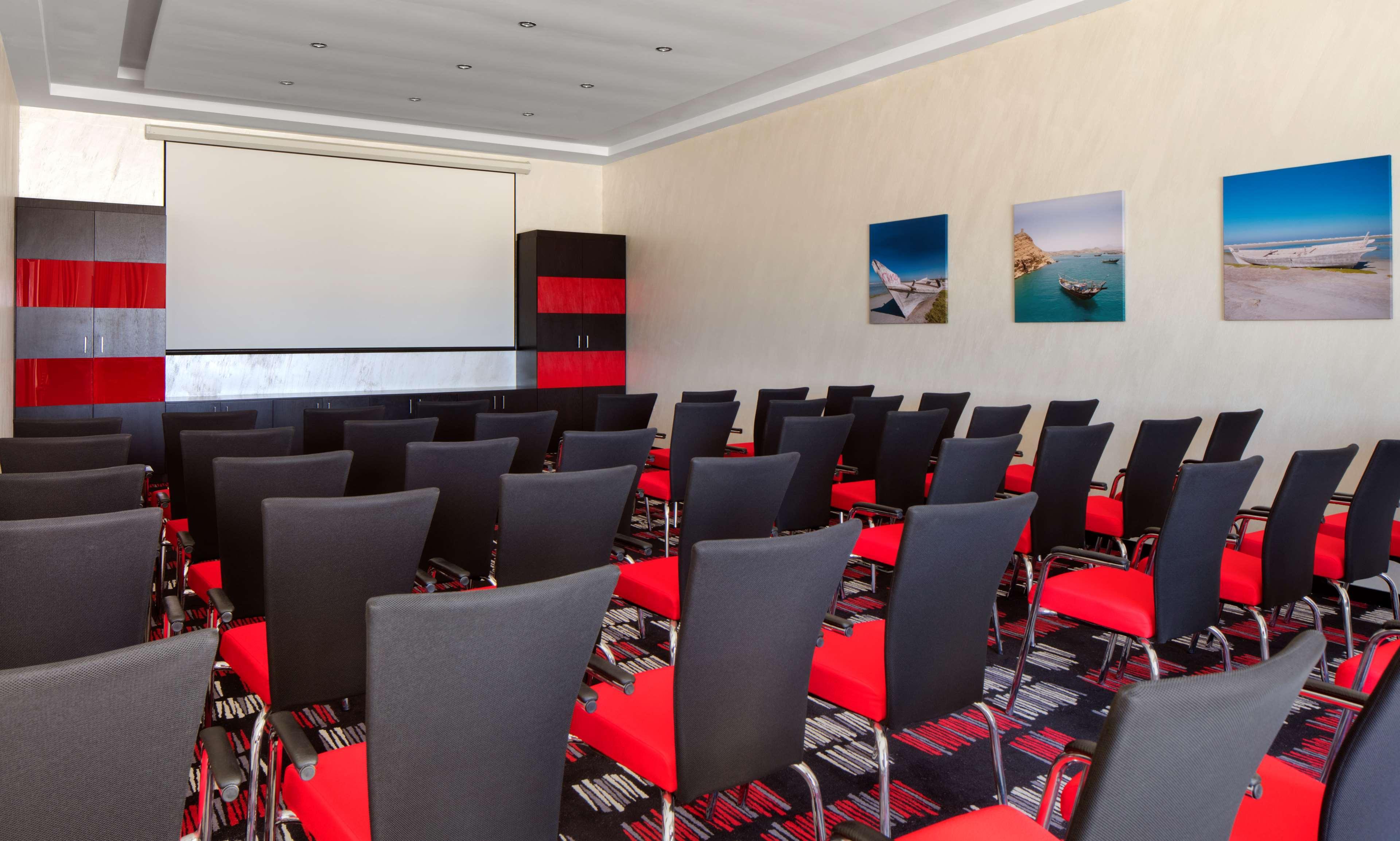 Radisson Blu Hotel & Resort, Sohar Exteriör bild Meeting room