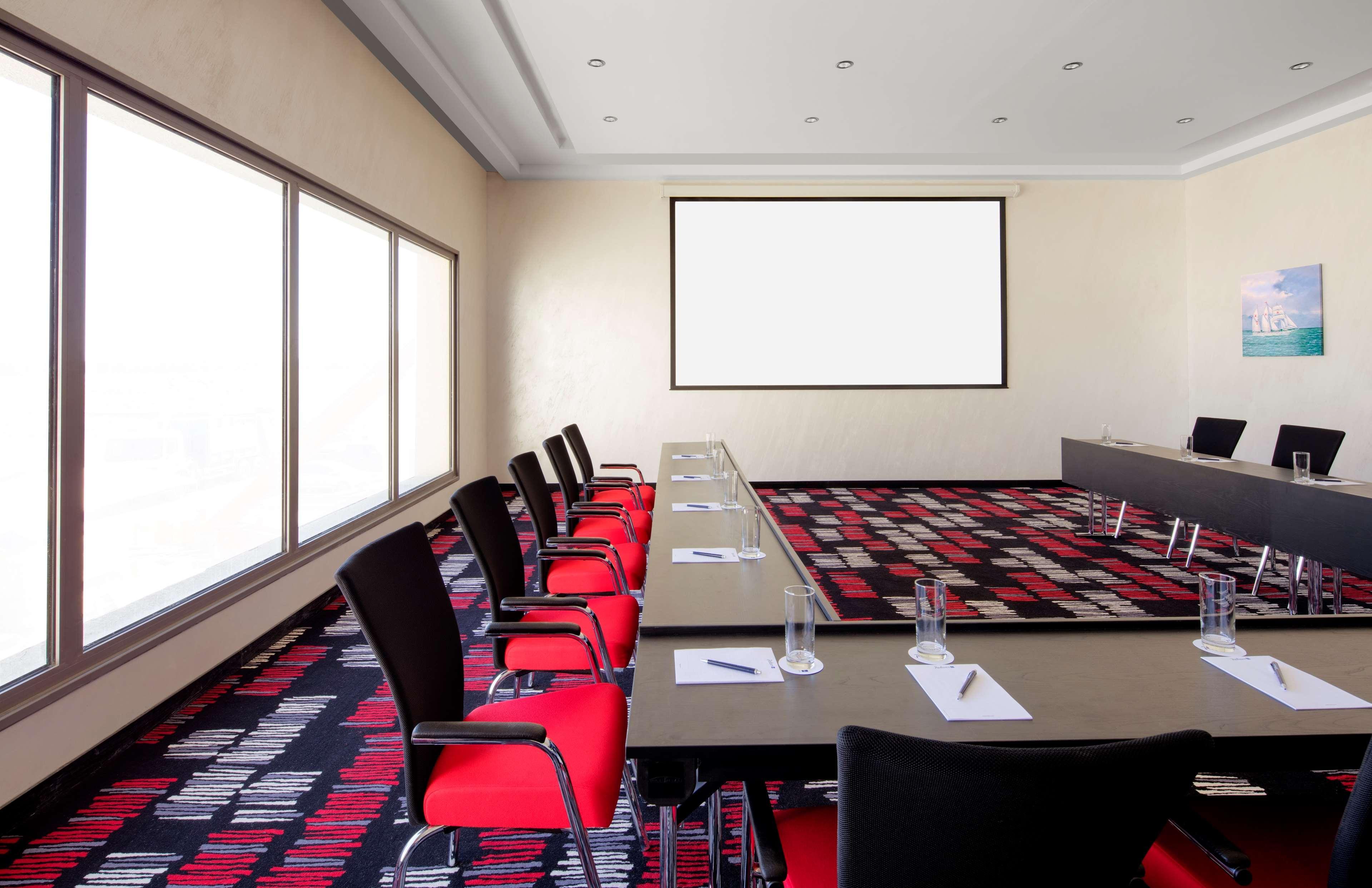Radisson Blu Hotel & Resort, Sohar Exteriör bild Meeting room