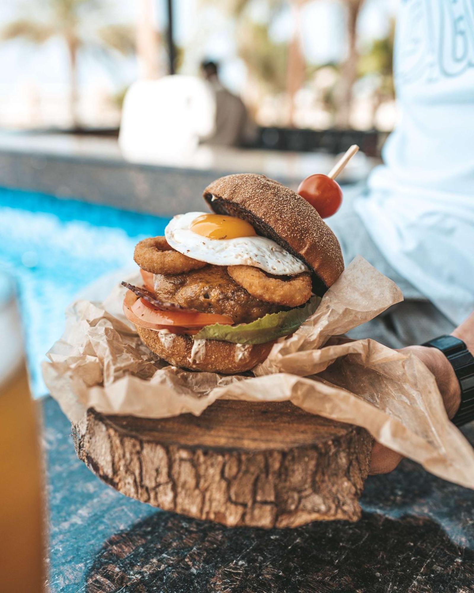 Radisson Blu Hotel & Resort, Sohar Exteriör bild A burger with a fried egg