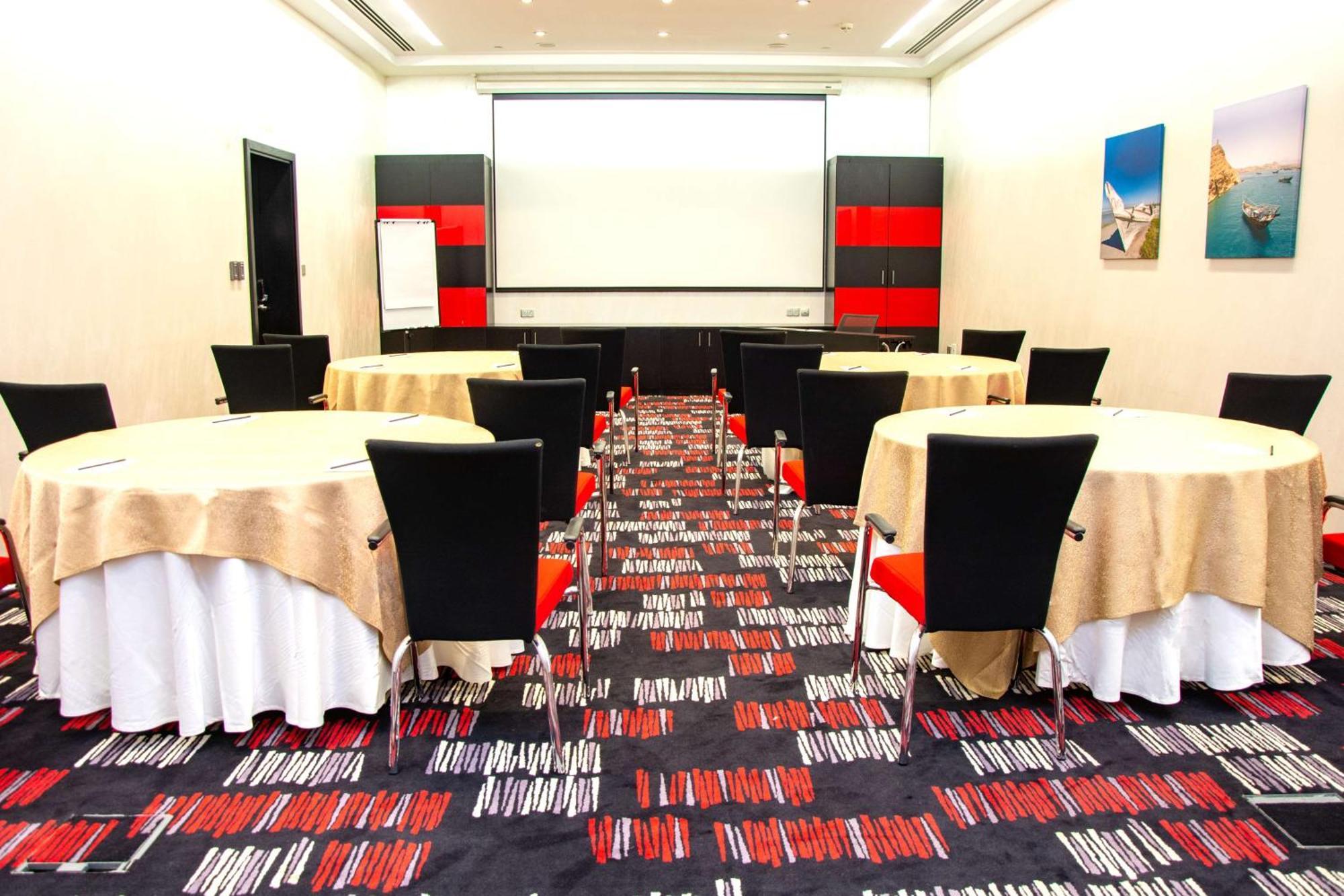 Radisson Blu Hotel & Resort, Sohar Exteriör bild Meeting room