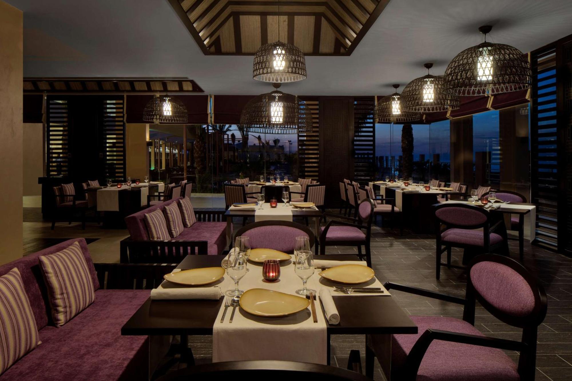 Radisson Blu Hotel & Resort, Sohar Exteriör bild The restaurant