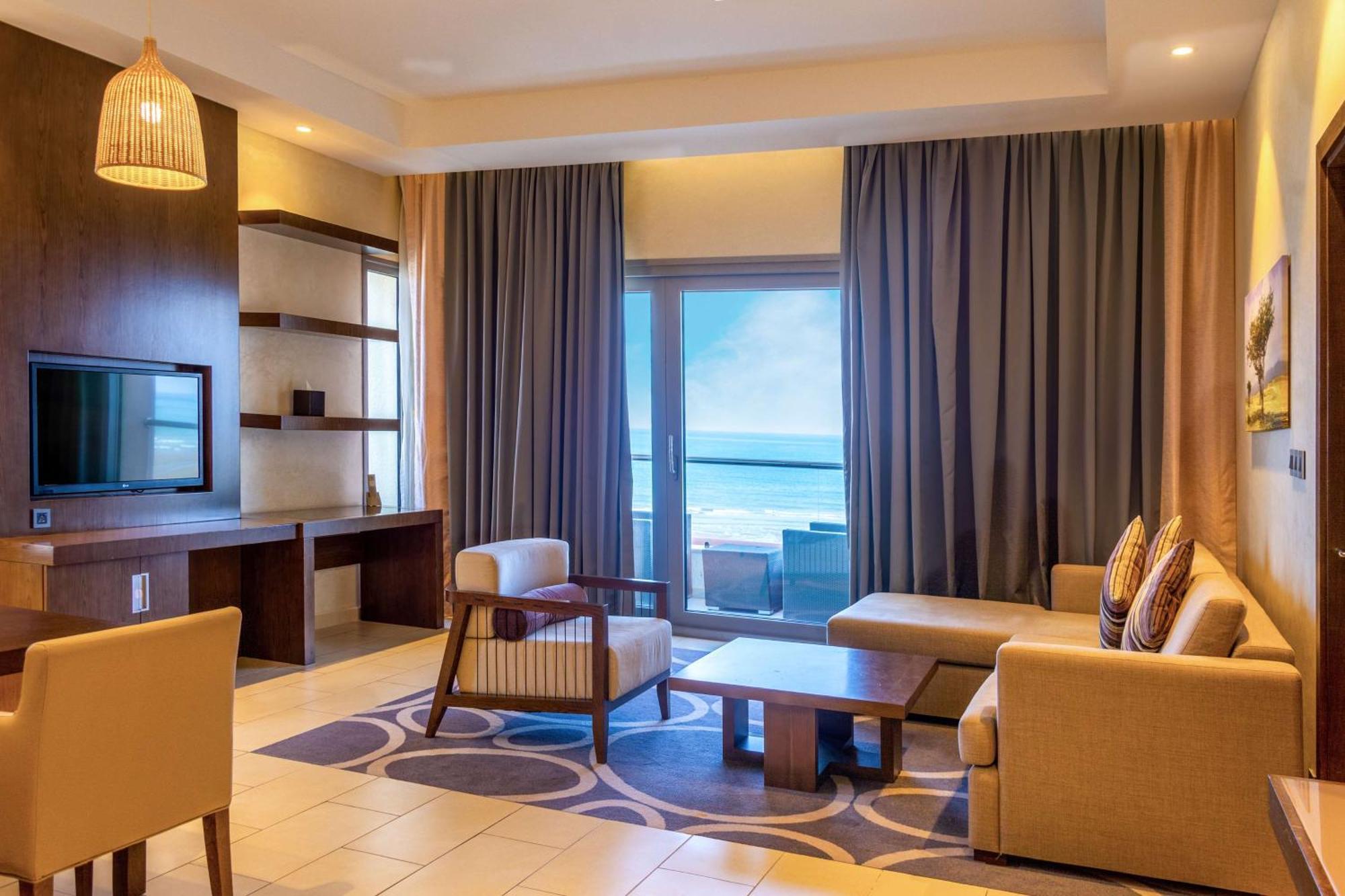 Radisson Blu Hotel & Resort, Sohar Exteriör bild A living room at the hotel