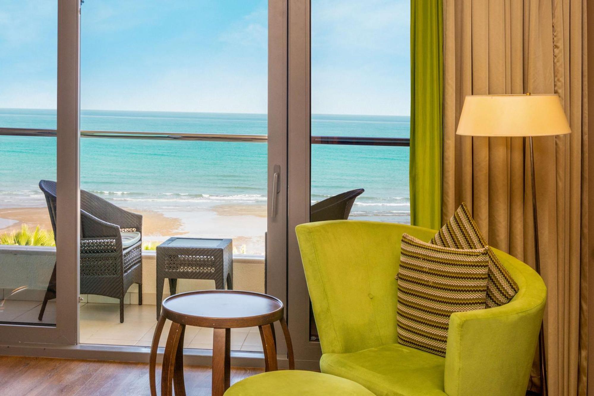 Radisson Blu Hotel & Resort, Sohar Exteriör bild Deluxe Ocean View