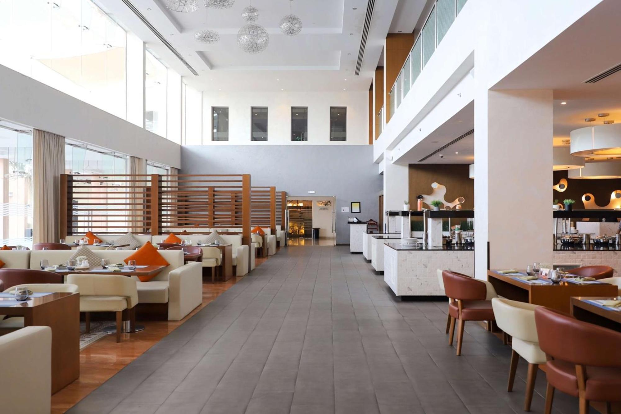 Radisson Blu Hotel & Resort, Sohar Exteriör bild The restaurant