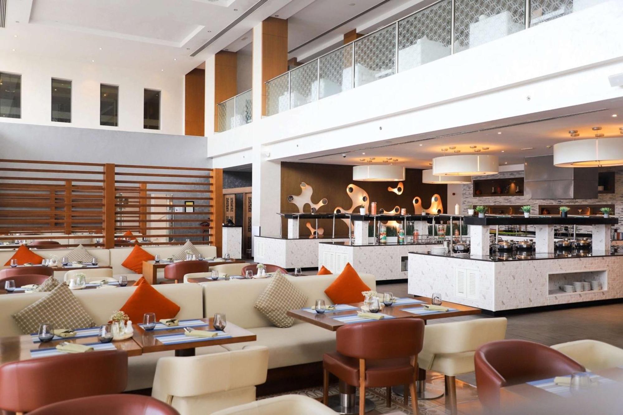 Radisson Blu Hotel & Resort, Sohar Exteriör bild The restaurant